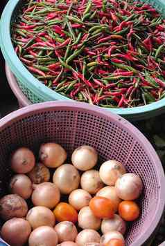 辣椒洋葱传统的浮动市场泰国