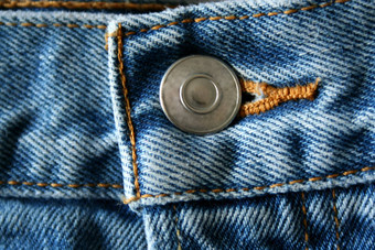 蓝色的牛仔裤按钮