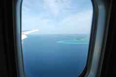 视图马尔代夫岛屿飞机