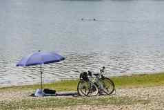 遮阳伞伞湖海滩