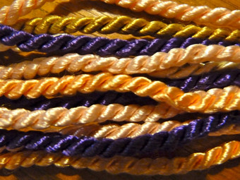 明亮的色彩鲜艳的细绳