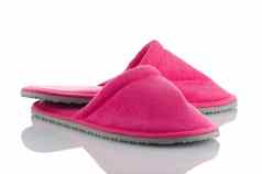 一对粉红色的拖鞋