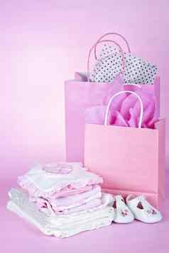 粉红色的婴儿淋浴礼物