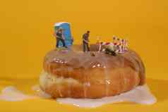 警察军官概念上的食物图像甜甜圈