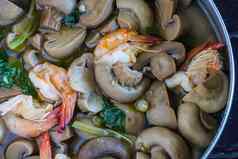 炸蘑菇虾泰国食物