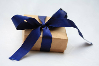 礼品盒蓝色的丝带