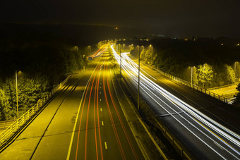 高速公路晚上光小径