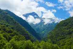 高加索地区绿色山