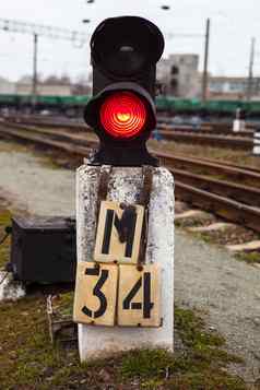 铁路信号量显示红色的信号