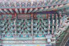 色彩斑斓的艺术朝鲜文寺庙