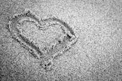 心形状沙子浪漫的黑色的白色