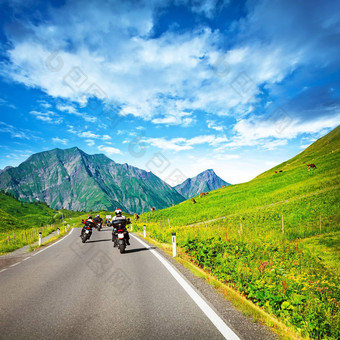 motocyclists农村山