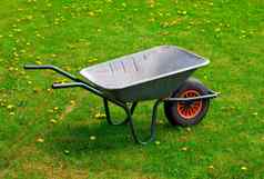 garden-wheelbarrow绿色草