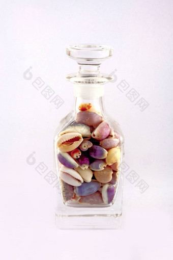 封顶单玻璃瓶填满多彩的色泽宝贝贝壳