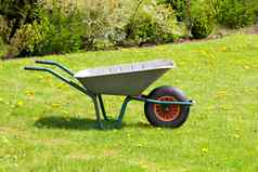 garden-wheelbarrow绿色草