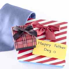 领带礼物盒子卡标签写快乐父亲一天词