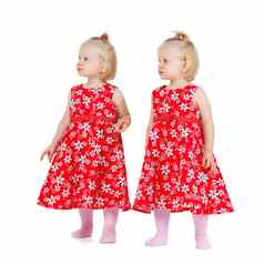 相同的双胞胎女孩红色的礼服