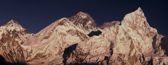 珠穆朗玛峰峰会全景视图洛孜婚礼山峰