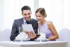 夫妇菜单平板电脑餐厅