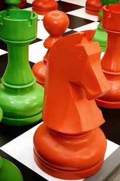 色彩斑斓的国际象棋骑士