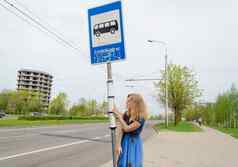 女人公共汽车停止波兰标签开车日程安排