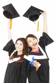 快乐年轻的研究生学生持有帽子文凭