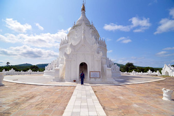 白色宝塔新百寺庙之后,我得到曼德勒缅甸