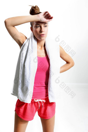 累了女人锻炼<strong>湿巾</strong>汗水额头