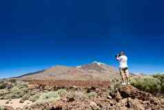 男人。采取图片泰德火山tenerife岛