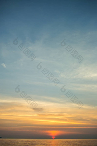 大蓝色的天空海景