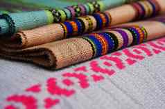 色彩斑斓的老挝织物