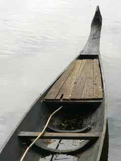 传统的柬埔寨独木舟