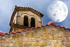拜占庭式的教堂月亮
