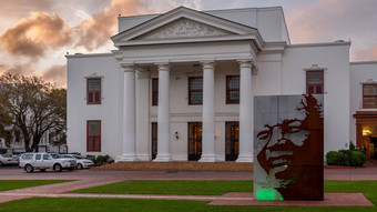 曼德拉雕像南非斯泰伦博斯