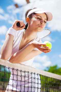 女玩网球
