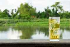 玻璃啤酒冰泰国河