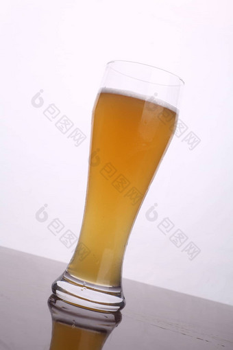 玻璃啤酒