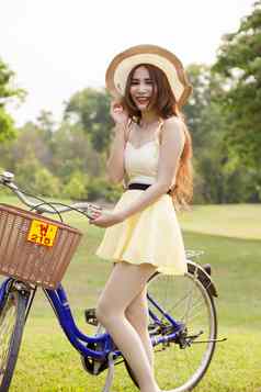 亚洲女人自行车