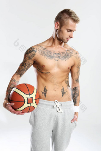 英俊的篮球球员
