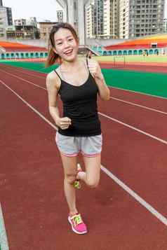 中国人女人体育跟踪慢跑