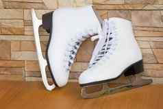 女溜冰鞋靴子白色颜色数字滑冰