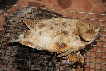 尼罗河罗非鱼鱼烧烤健康的食物