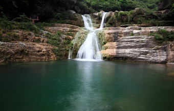 水瀑布级联yun-tai山中国