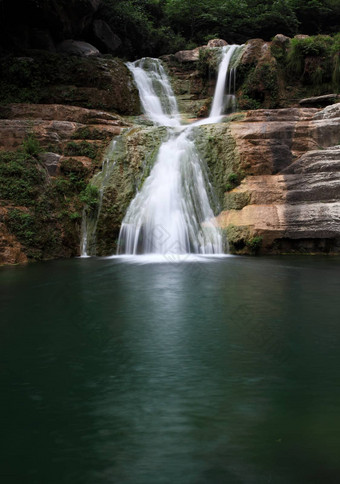 水瀑布级联yun-tai山中国