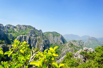 视图前石头山