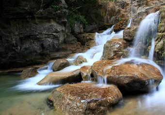 水瀑布级联yun-tai山中国