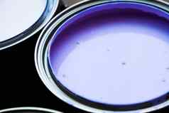完整的紫色的paintcan