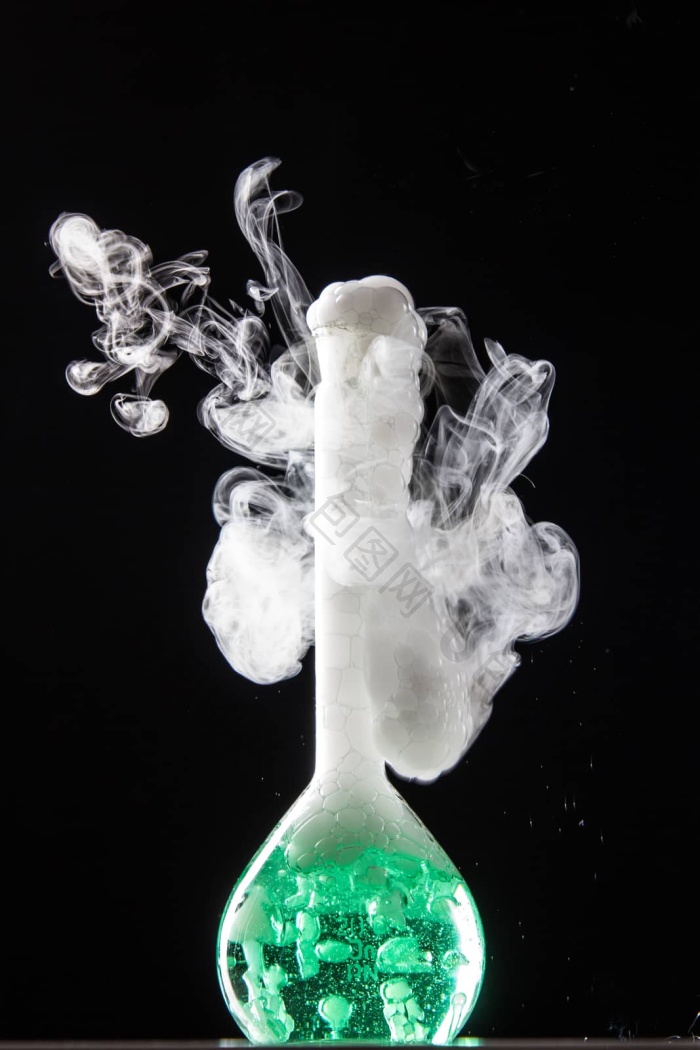 化学反应体积瓶玻璃图片-包图网企业站