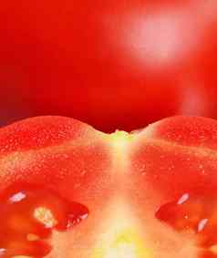红色的新鲜的西红柿减少