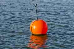 橙色浮标海
